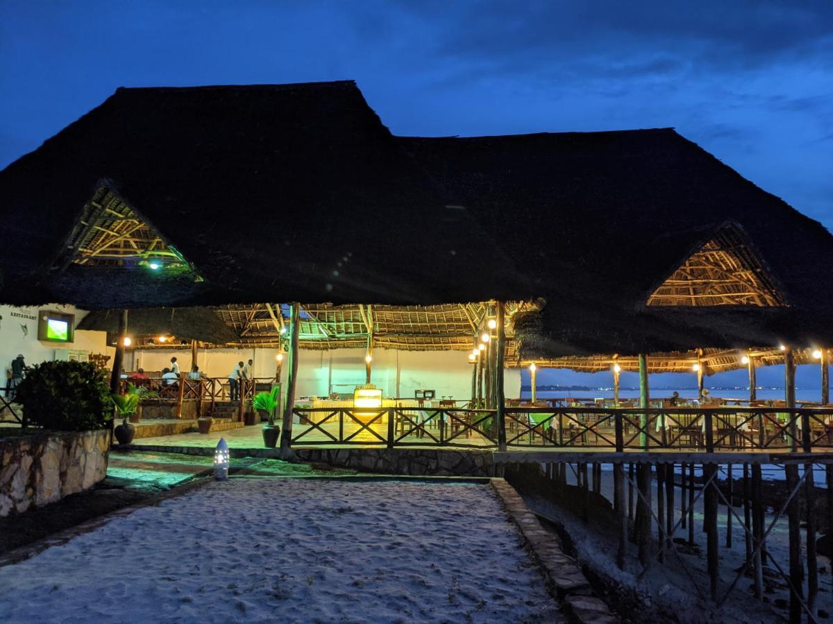Amaan Ocean Hotel Kihinani Bububu Екстериор снимка