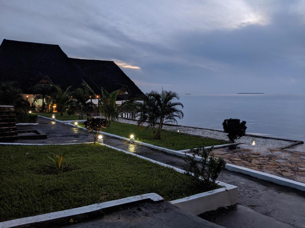 Amaan Ocean Hotel Kihinani Bububu Екстериор снимка