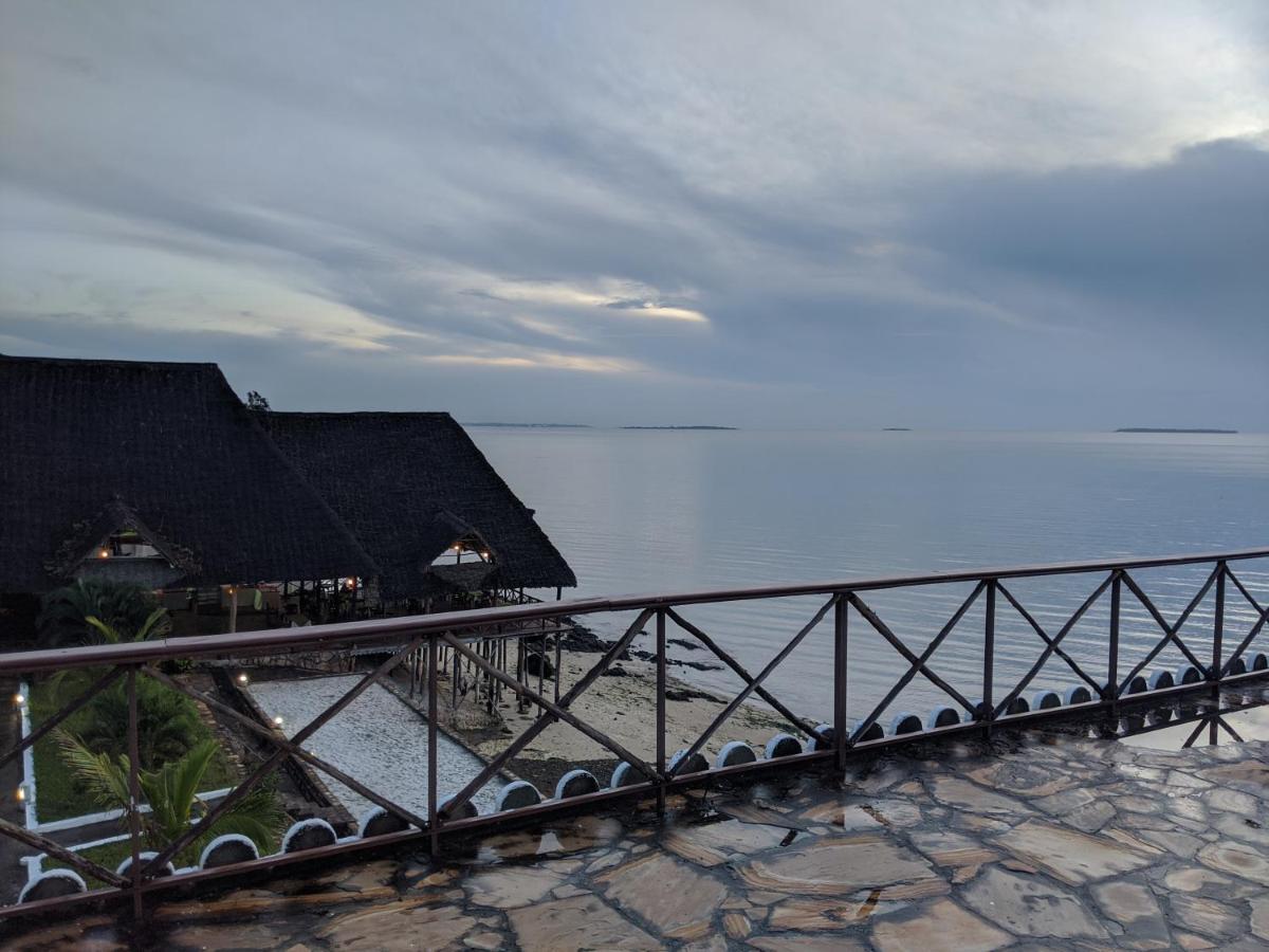 Amaan Ocean Hotel Kihinani Bububu Екстериор снимка